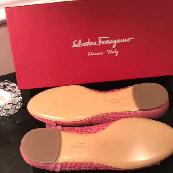 Salvatore Ferragamo Varina pink suede croc 7.5 D - Picture 4 of 6